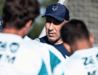 Leonardo Jardim estreia novo uniforme de técnico do Cruzeiro