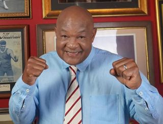 Lenda do boxe, campeão olímpico George Foreman morre aos 76 anos